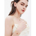 červený náhrdelník